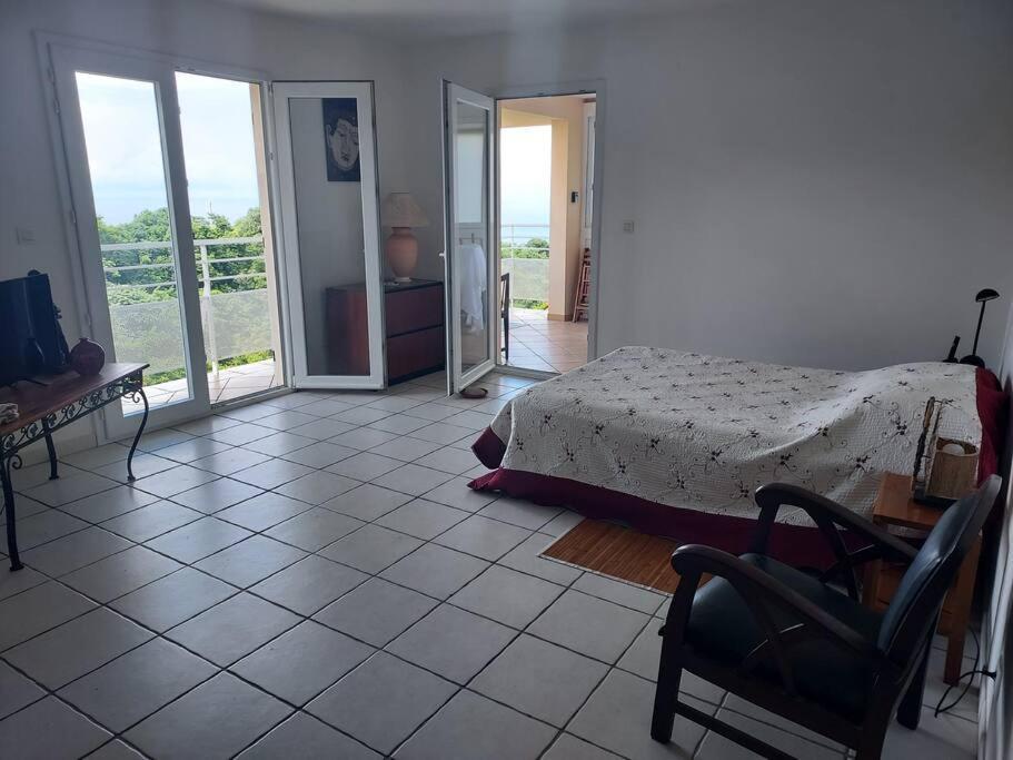 Grand Studio En Bas De Villa Avec Vue Sur Mer Au Carbet Le Carbet Ngoại thất bức ảnh